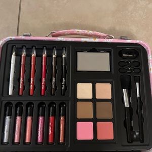 Makeup kit